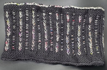 Load image into Gallery viewer, Lucem Ferre Knit Cowl
