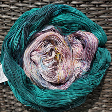 Load image into Gallery viewer, Whitman Shawl Kit
